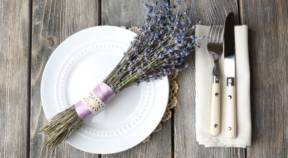 Geschirr-Landhausstil