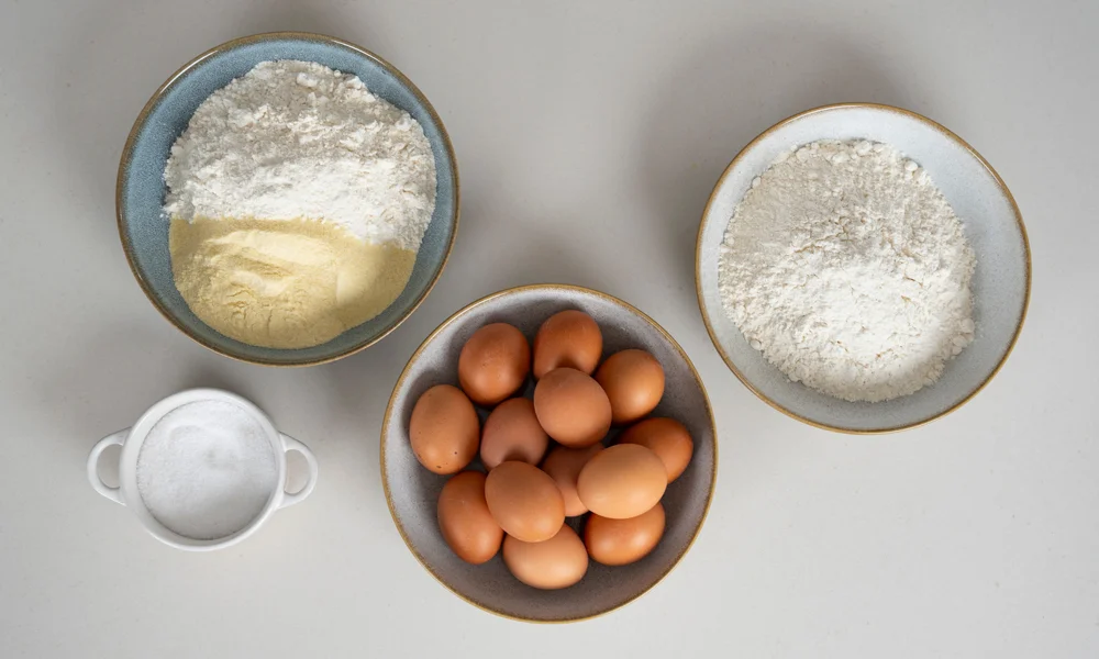 Pasta-Zutaten: Weizenmehl, Semola di grano duro, Eier, Salz