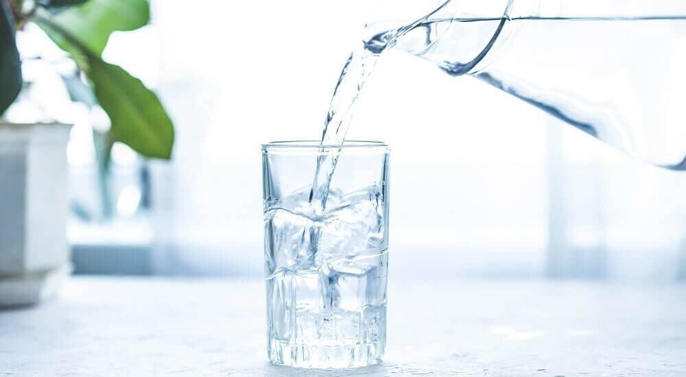 Glas mit Wasser