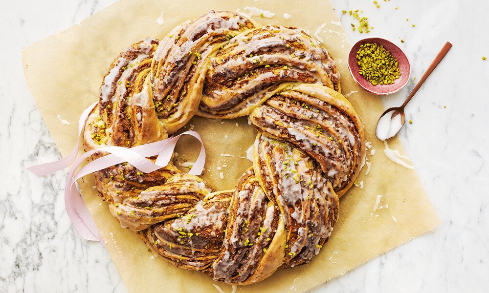 gu-verlag-hefekranz-rezept-marzipan-nougat-fuellung