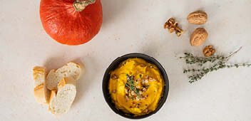 Kürbis-Whipped-Feta mit Honig & Thymian