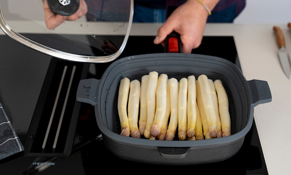 Gedämpfter weißer Spargel mit Grapefruit-Mayonnaise - Rezepte - Magazin ...