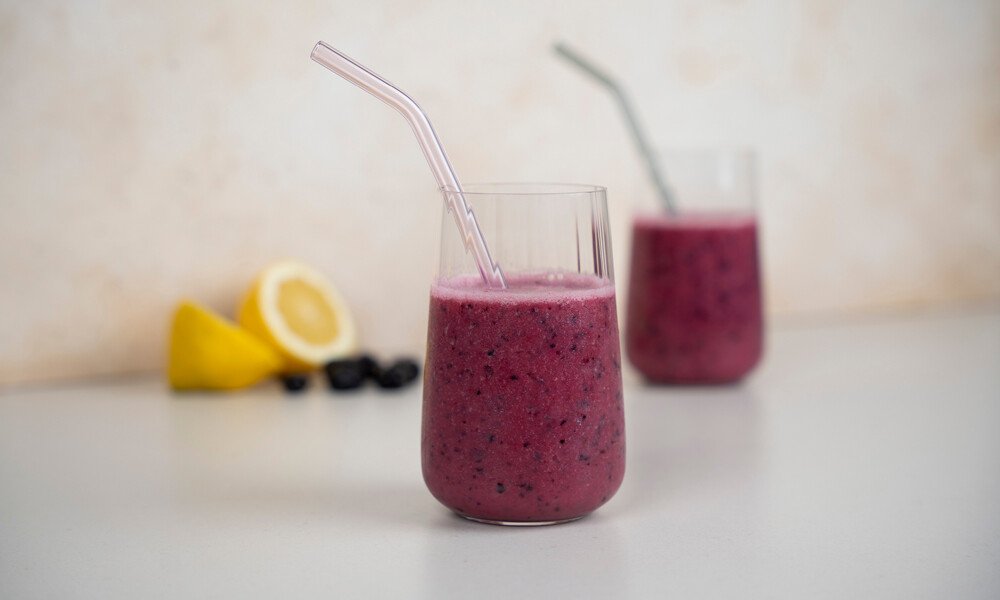 Gekühlt serviert, super cremig und mit jeder Menge Fruchtpower im Glas.