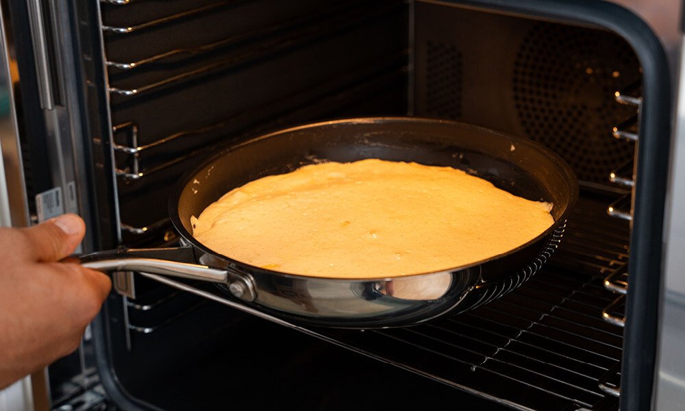 Kaiserschmarrn-Rezept-Zubereitung-Pfanne-FluffigerKaiserschmarrn-Backofen-Tipps