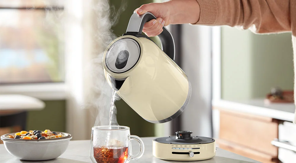 kitchenaid-wasserkocher-kettle-retro-look-bunt