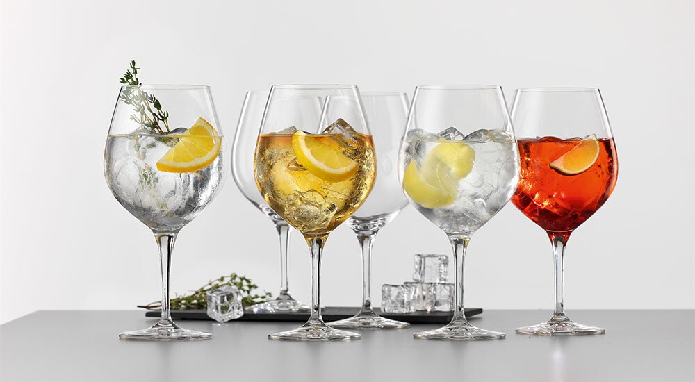 Sechs Spiegelau Vino Grande Weingläser auf einem Tisch