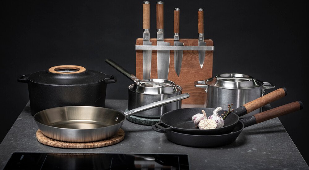 2fiskars-pfannen-qualitaet-braten-robust-sautierpfanne-wok-nachhaltig-design-kochgeschirr