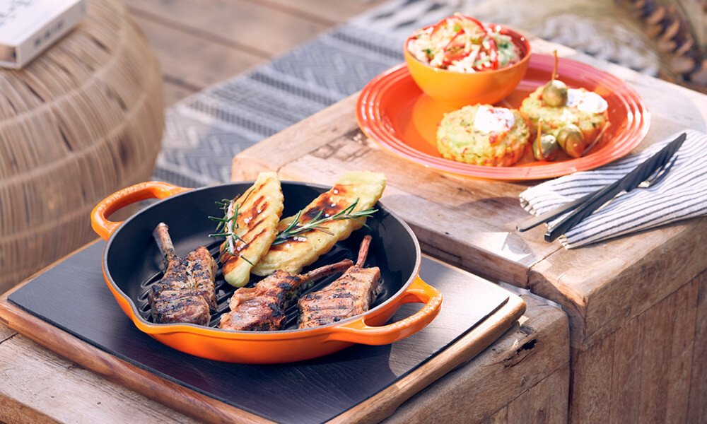 Le Creuset Rezeptfoto Lammkoteletts mit Pfefferminze 1000x600px