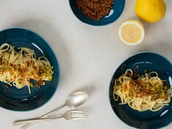 Pasta al limone – Zitronen-Spaghetti mit Pangrattato