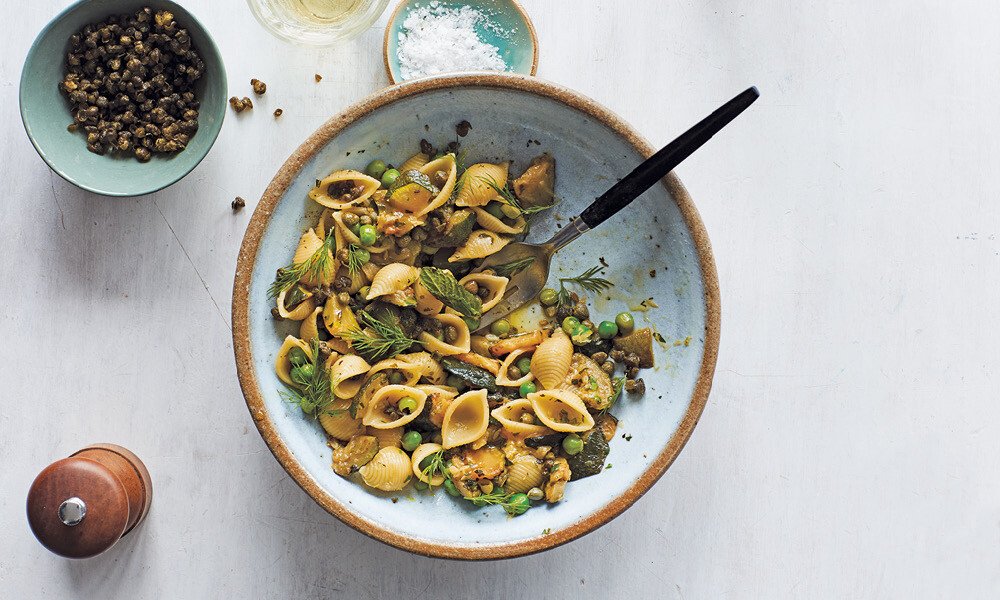 tischwelt-rezept-pasta-mit-zucchini-zitrone-und knusprigen-kapern-speedy-bosh-emf-verlag-