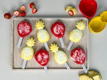 Skyr Eis mit Frucht-Swirl