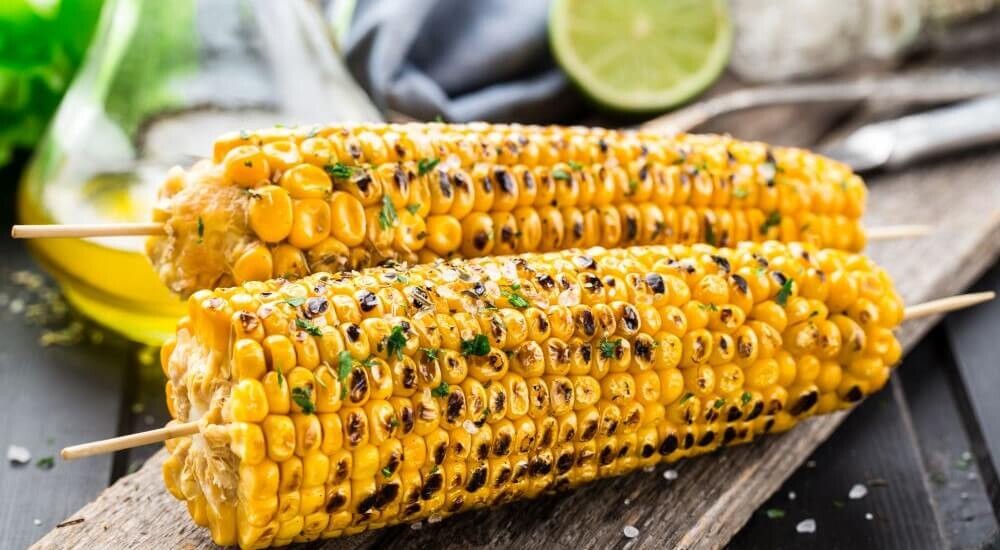 Maiskolben grillen