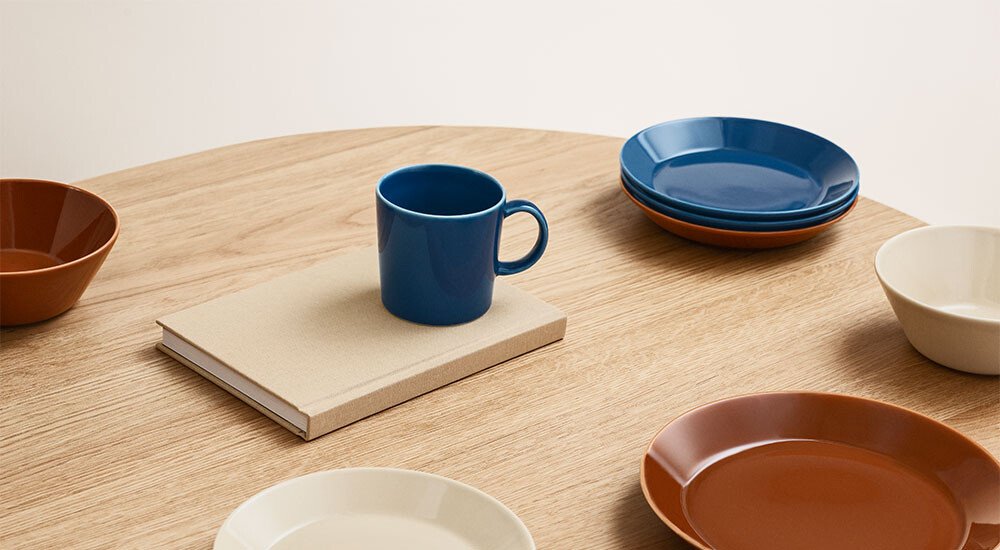 iittala-teema-vintage-blau-geschirr-set-serie-tassen-teller-schalen-skandi-design