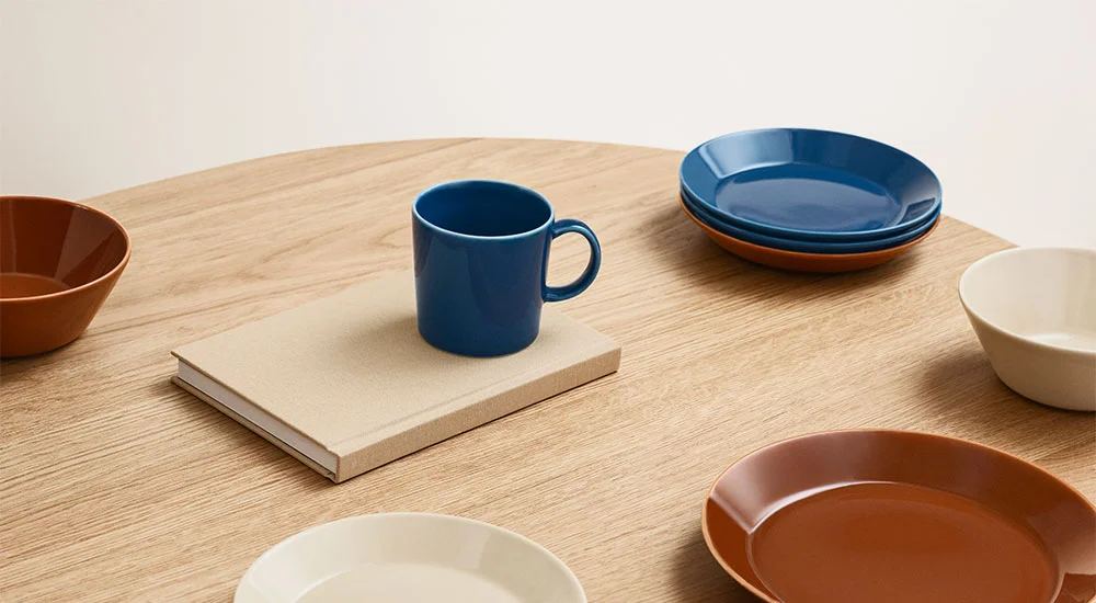 iittala-teema-vintage-blau-geschirr-set-serie-tassen-teller-schalen-skandi-design
