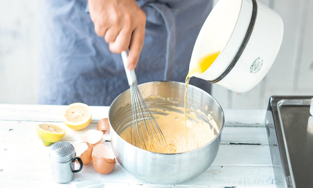 008 5 hollandaise butter unter eigelb ruehren 034[701521] 1000x600px