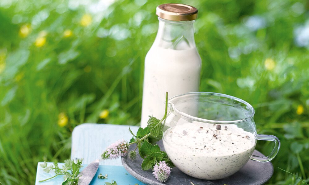 tischwelt Kräuter Basisrezepte frische Kräuter Kräutergarten Rezeptidee Salatdressing Kräuterquark