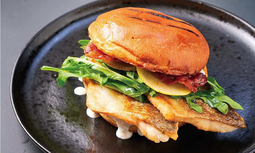 Forellenburger mit Birne 1000x600px