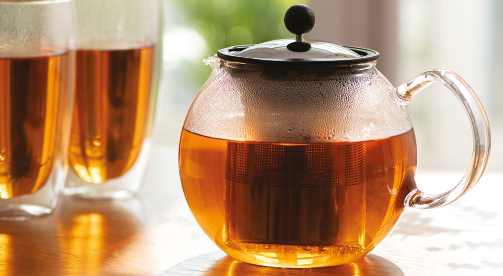 teekanne-tee-tebehaelter-teezubereiten-glas-metall-porzellan-kueche