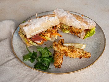 Sandwich-Baguette mit Avocado und Hähnchenbrust