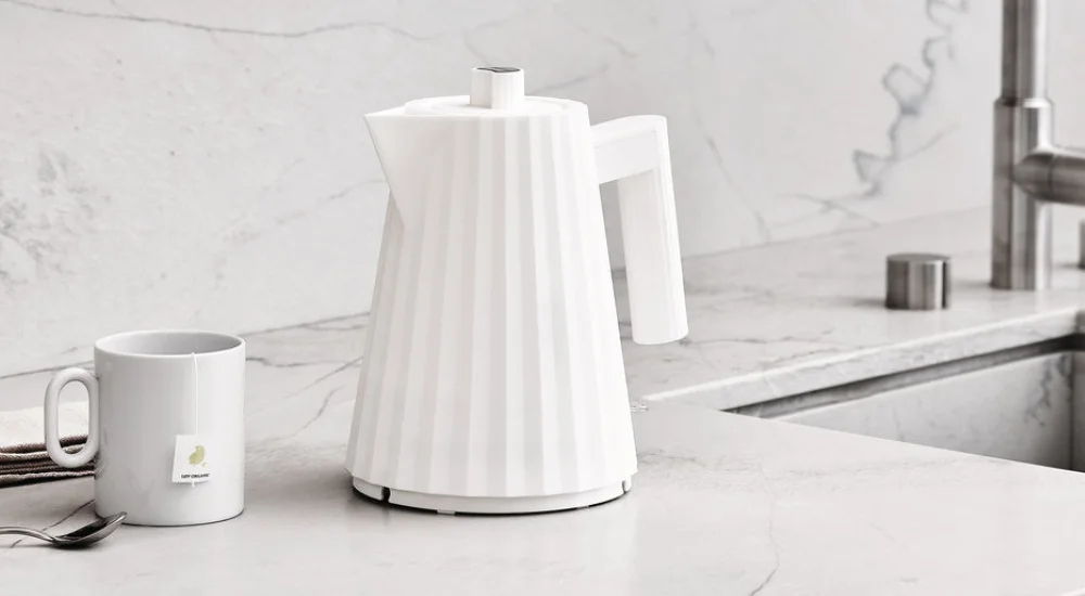 alessi-plisse-wasserkocher-weiss-geschirr-haushalt-kueche