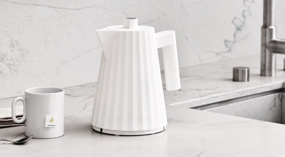 alessi-plisse-wasserkocher-weiss-geschirr-haushalt-kueche