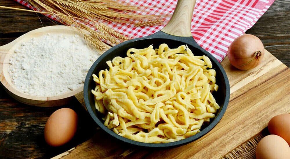 Spätzle mit Spätzlepresse