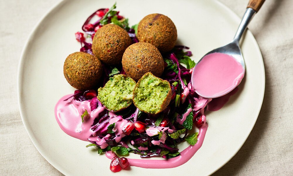 tischwelt Rezeptbuch Kräuterküche Magic Cooking Minz-Falafel Rotkohl-Granatapfel-Salat GU-Verlag
